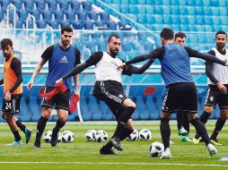 Los jugadores de la Selección iraní se preparan para enfrentar a Marruecos. EFE