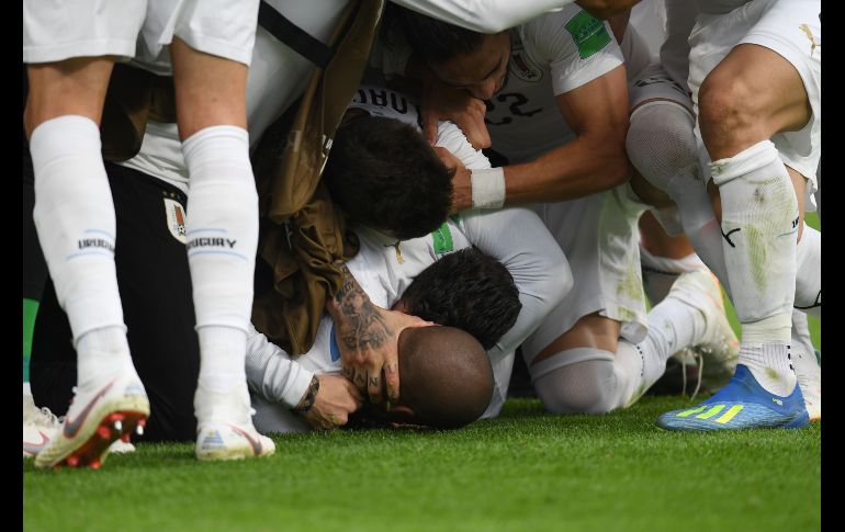 Jugadores de Uruguay festejan el gol de José Giménez, el único del partido de la Copa del Mundo ante Egipto, disputado en Ekaterimburgo. AFP/J. Guerrero