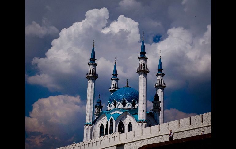 La Gran Mezquita del Kremlin se ve con nubes en la ciudad rusa de Kazán. AP/M. Probst