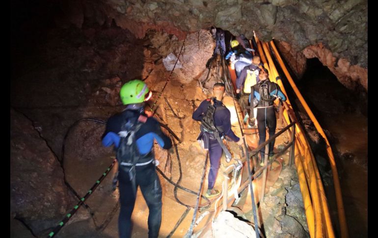 Se realizaron más de 100 perforaciones verticales para intentar una vía alternativa a la evacuación por buceo. AFP/REAL EJÉRCITO DE TAILANDIA