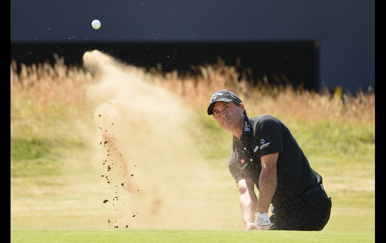 El golfista estadounidense Kevin Kisner compite en la primera jornada del Abierto británico en Carnoustie, Escocia. AFP/P. Ellis