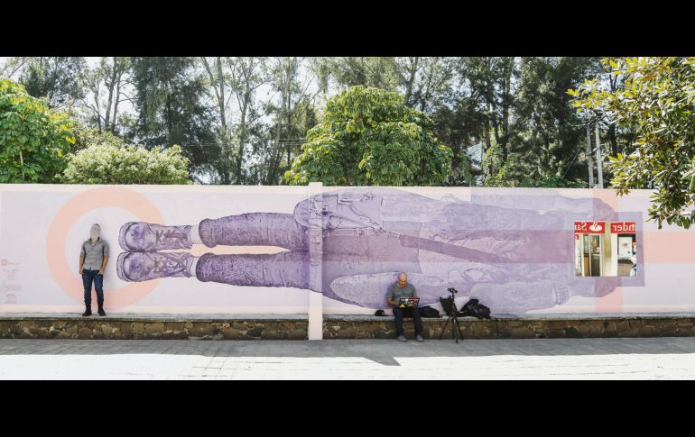 Creadores. Los artistas Alegría Del Prado durante el proceso de intervención de los muros del CUTonalá.