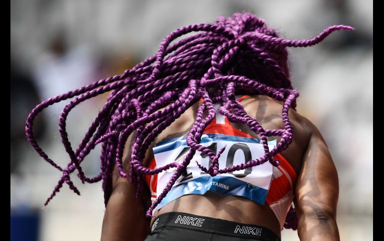 Aminat Jamal, de Bahréin, compite en una prueba clasificatoria de 400 metros con obstáculos, durante los Juegos Asiáticos en Yakarta, Indonesia. AFP/J. Samad