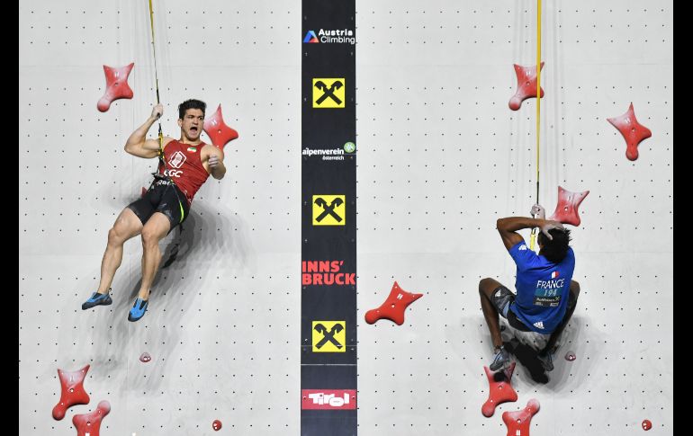 El iraní Reza Alipourshena (i) celebra tras ganar la final masculina de escalada de velocidad ante el francés Bassa Mawem (d), durante el Campeonato Mundial de Escalada IFSC 2018 en Innsbruck,  Austria. EFE/P. Guelland