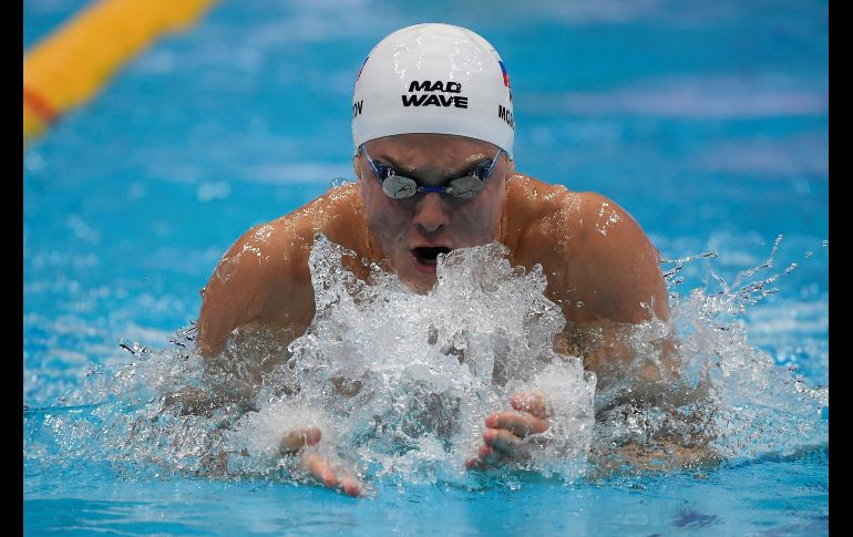 El nadador ruso Vladimir Morozov se dispone a ganar la final masculina de 100 metros estilos durante la Copa del Mundo en Budapest, Hungría. EFE/T. Kovacs