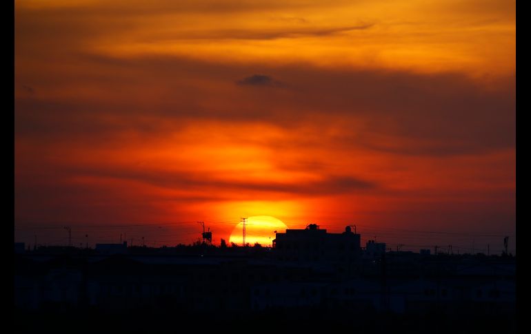 El atardecer en la Franja de Gaza visto desde la comunidad agrícola judía de Nahal Oz. AFP/J. Guez