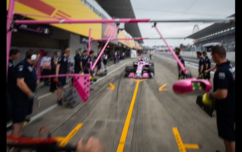 El piloto mexicano Sergio Pérez, de Force India, durante una sesión de prácticas del Gran Premio de Fórmula 1 de Japón, que se realiza en Susuka. AFP/M. Bureau