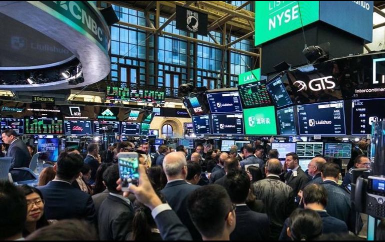 El NYSE Composite baja 36.26 puntos, al ubicarse en 12 mil 955.69 unidades. FACEBOOK / NYSE