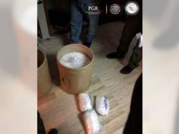  En la acción, se detuvo a seis hombres y ubicaron la droga almacenada en envoltorios ocultos en el interior de dos botes. ESPECIAL/