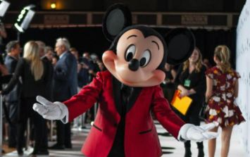Por qué internet está lleno de gente con orejas de Mickey Mouse?