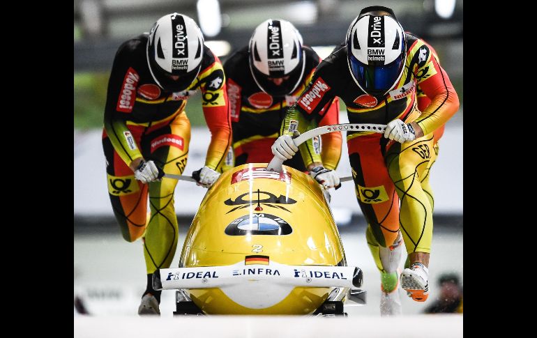 Los alemanes Candy Bauer, Martin Grothkopp y Thorsten Margis participan en la competición de bob a cuatro celebrado en Altenberg, Alemania. EFE/F. Singer