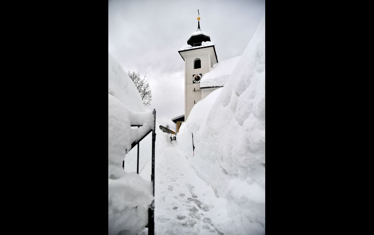 Una calle que conduce al templo de Sankt Koloman.