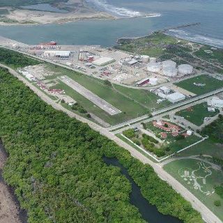 Multan a empresa por desmonte de terrenos para refinería en Dos Bocas