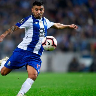 "Tecatito" Corona renueva con el Porto hasta 2022