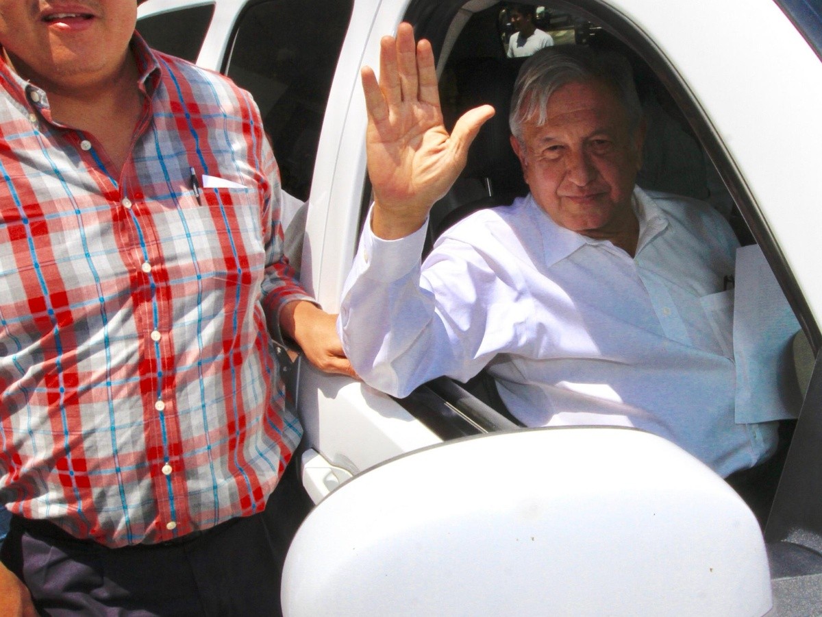  López Obrador encabeza reunión con banqueros en Guerrero