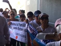 Manifestantes en el aeropuerto de Acapulco. SUN