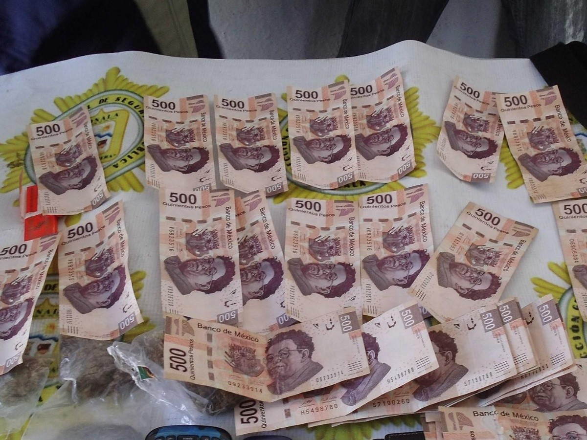  Policías detienen a mujer con 10 mil pesos en billetes falsos
