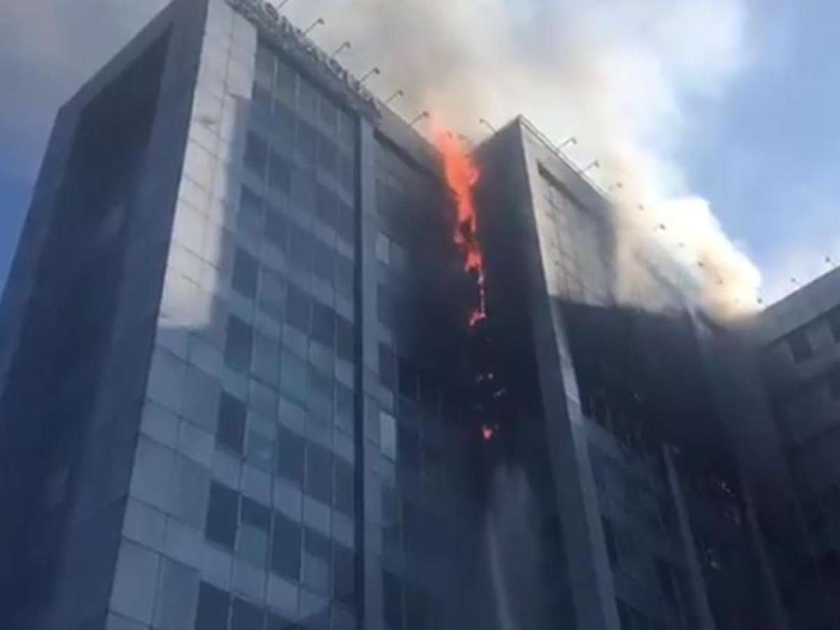  Se registra incendio en oficinas de la Conagua en Ciudad de México
