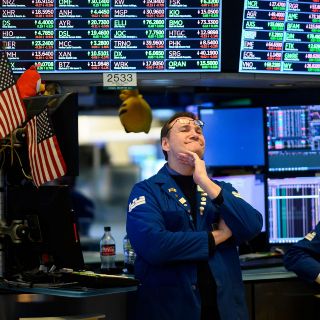 Acciones cierran con nueva alza histórica en Wall Street