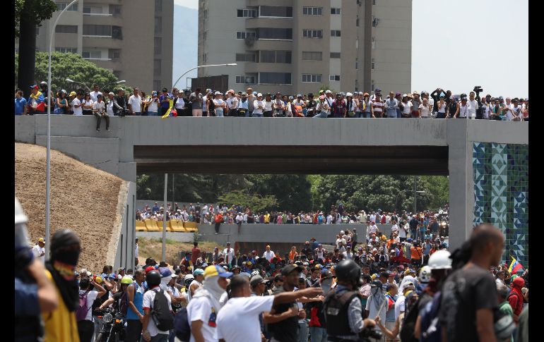 Cientos de venezolanos toman calles de la capital. EFE/R. Peña