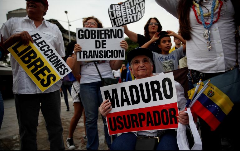 Los venezolanos salieron a las calles nuevamente este miércoles para manifestarse contra Maduro. EFE /