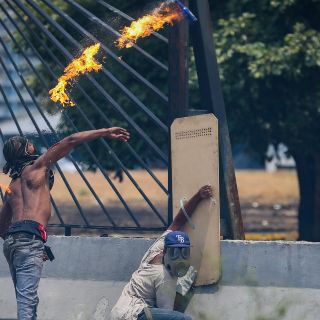 Responsables de alzamiento pagarán con cárcel: Maduro