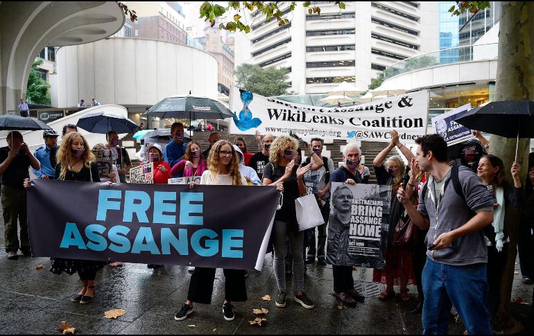 Manifestantes se reúnen en Sídney, Australia, para pedir la libertad de Julian Assange, durante el Día Mundial de la Libertad de Prensa. EFE/B. De Marchi