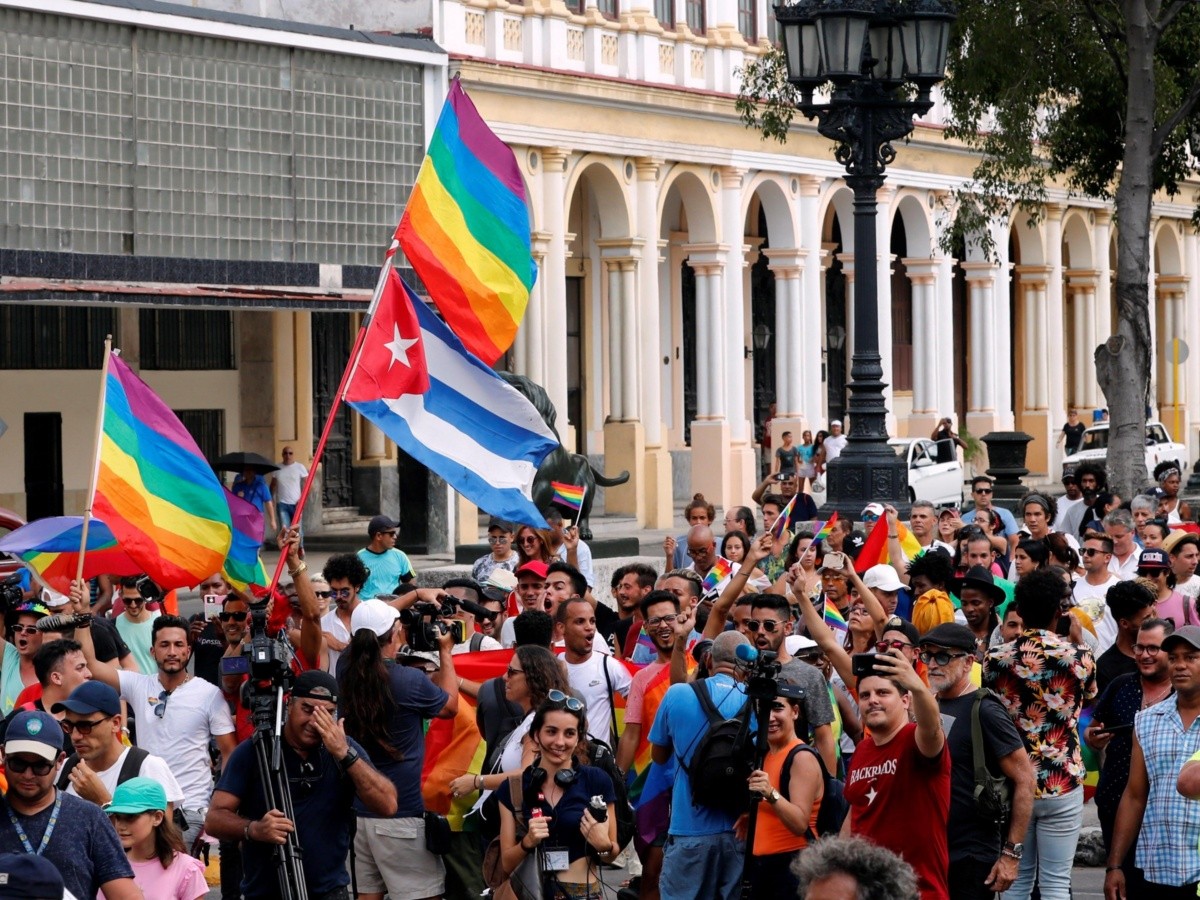  Policía cubana interrumpe marcha por derechos LGBTI