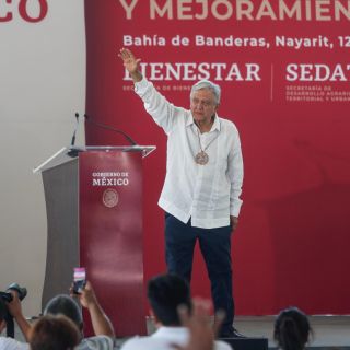 López Obrador llama a mandar al carajo a la "subcultura del agandalle"