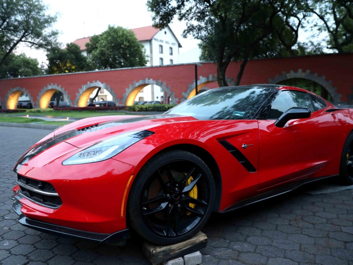  Lamborghini y Corvette, entre los autos a subasta en Los Pinos