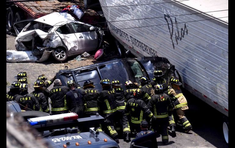 Persecución de tráiler y choque deja cuatro muertos en CDMX