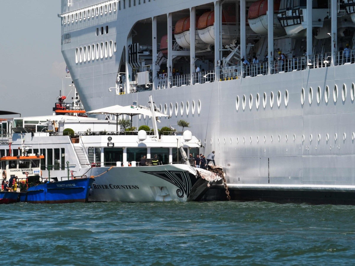  Choque de crucero en Venecia desata pánico