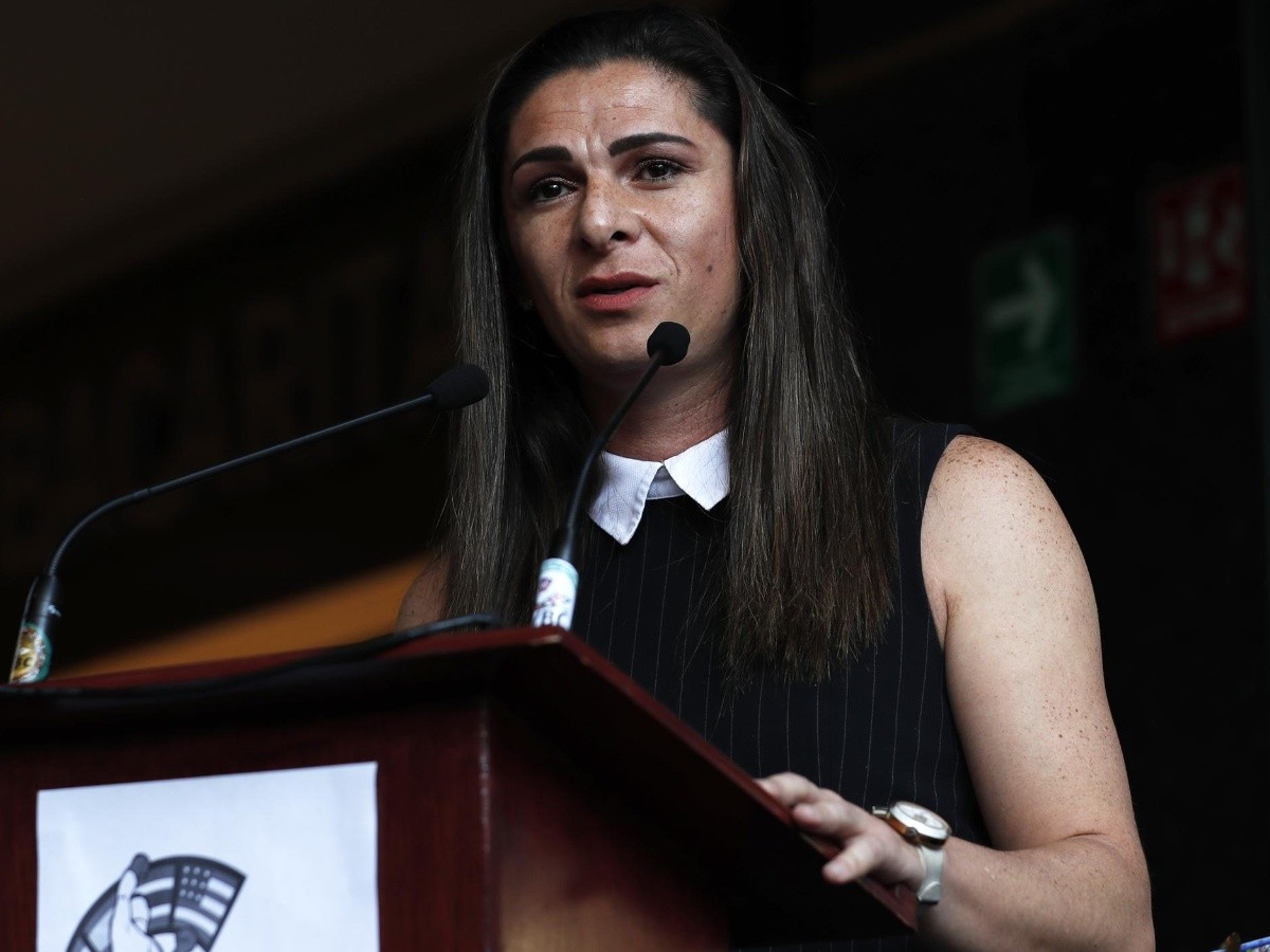  Ana Guevara niega que ''ninis'' ganen más que atletas
