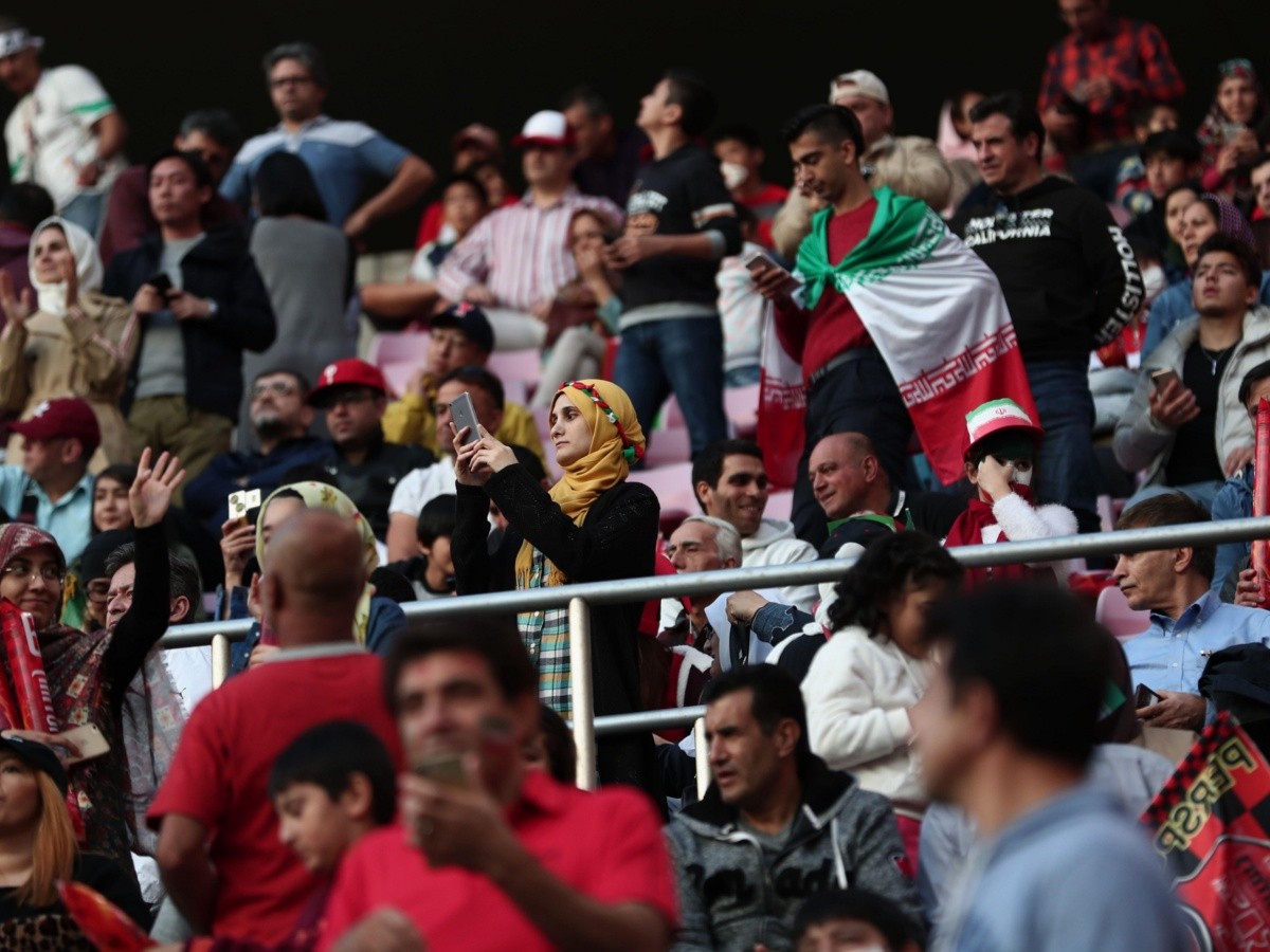  La FIFA presiona a Irán para que las mujeres puedan acceder a los estadios