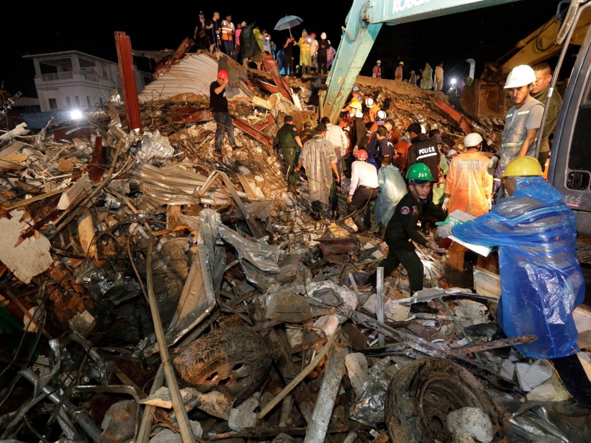  Camboya Aumentan a 26 los muertos tras derrumbe de edificio 
