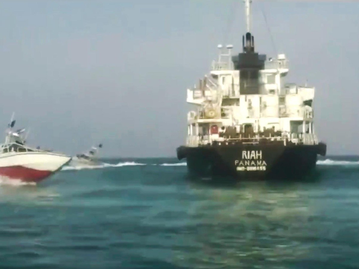  Irán retiene un buque petrolero extranjero