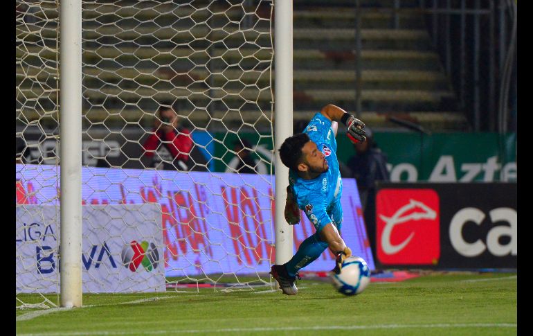 Así atajó Vargas el penalti cobrado por Villafañez, de Morelia. IMAGO7/C. Cuin