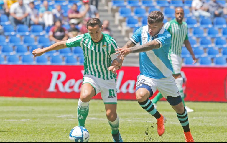 Guardado jugó de inicio en el primer tiempo con el Betis. IMAGO7/I. Medina
