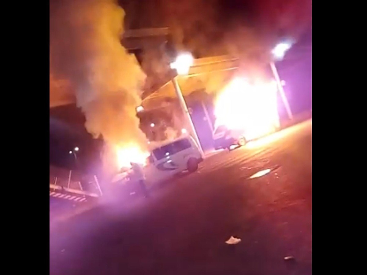  Incendian dos unidades de transporte público en Tecámac