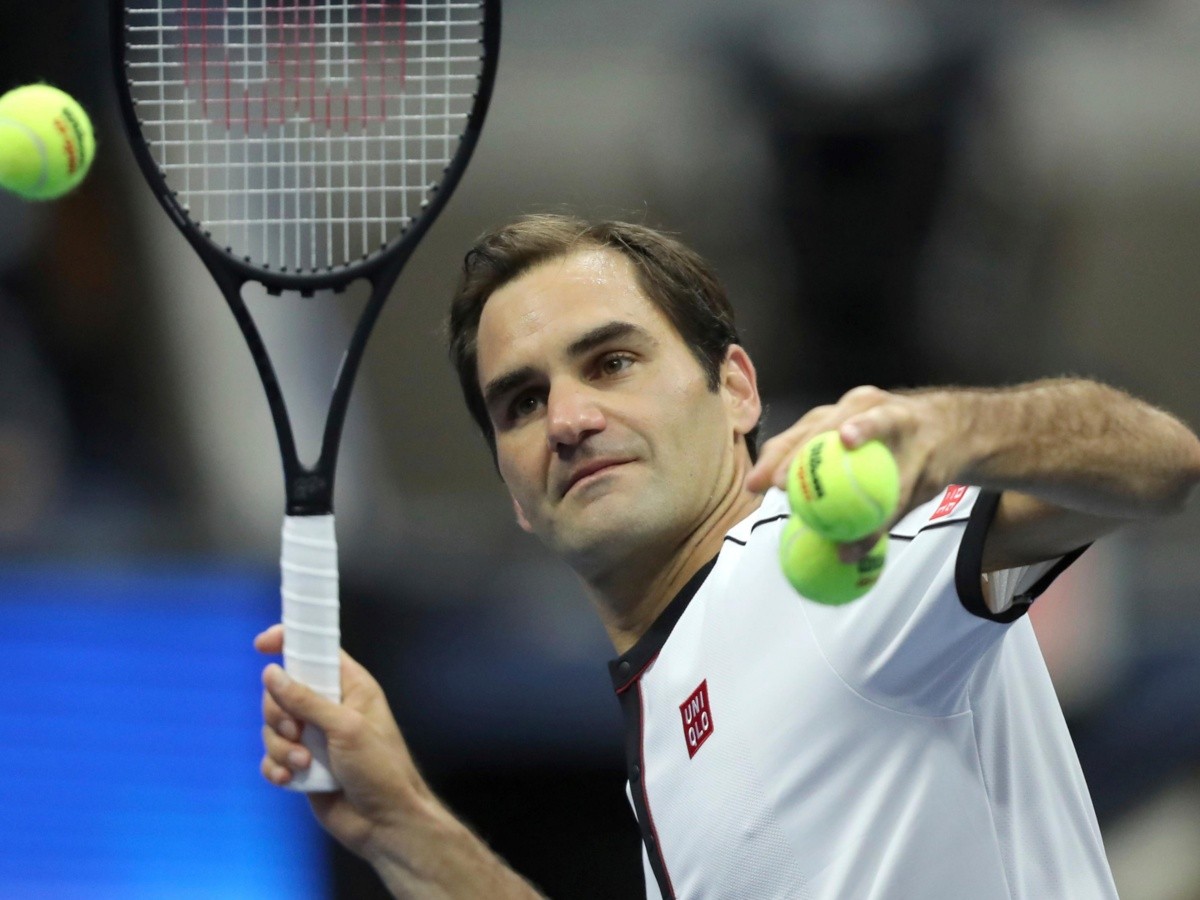  Federer titubea, pero avanza en el Abierto de Estados Unidos