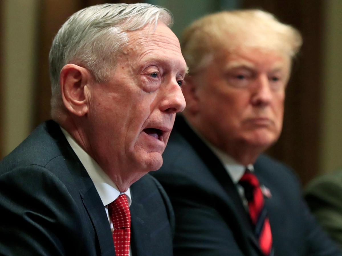  Jim Mattis acusa a Trump de dividir al país en 