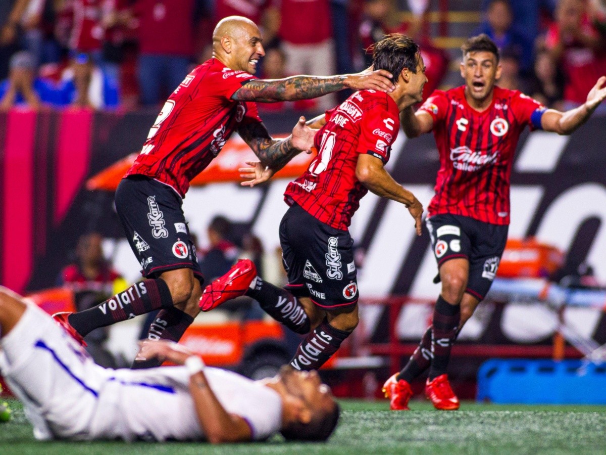  Cruz Azul desaprovecha ventaja y Xolos le gana de último minuto