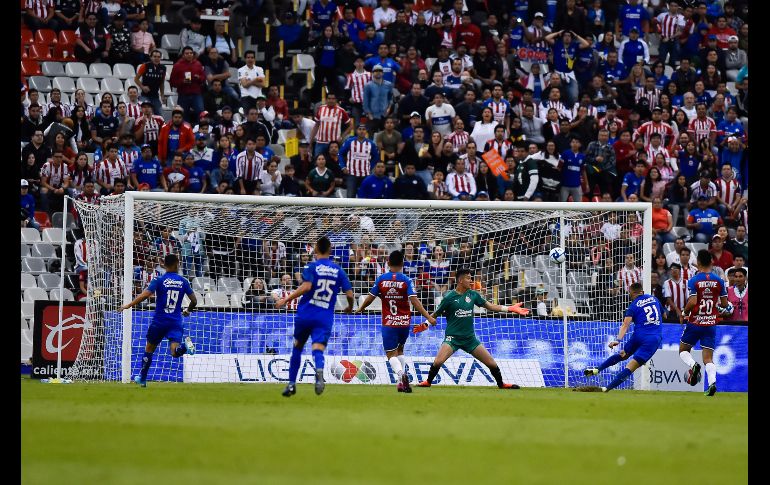 Chivas se conforma con el empate al visitar a Cruz Azul