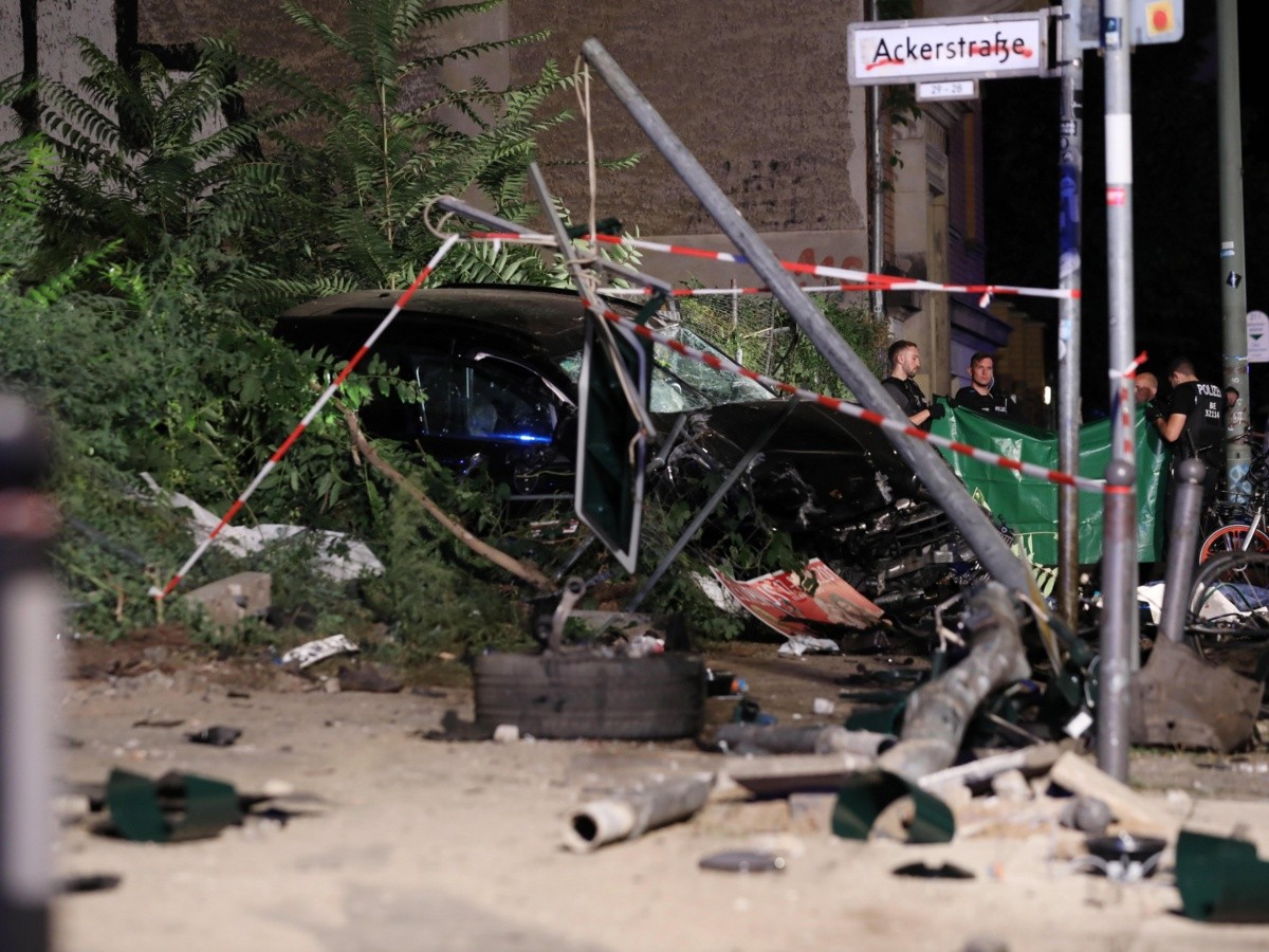  Automovilista invade banqueta en Berlín y mata a cuatro personas