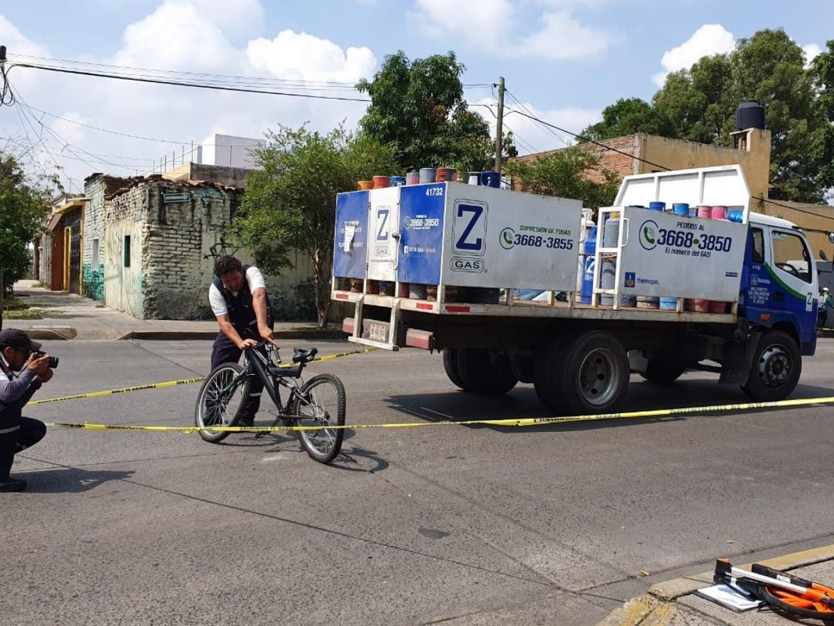  Camión de gas arrolla a mujer ciclista en La Penal y la deja grave