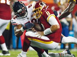 Khalil Mack (izq.) hizo ver su suerte a la ofensiva de los Redskins, al lograr dos capturas y un par de balones sueltos forzados. AP / P. Semansky