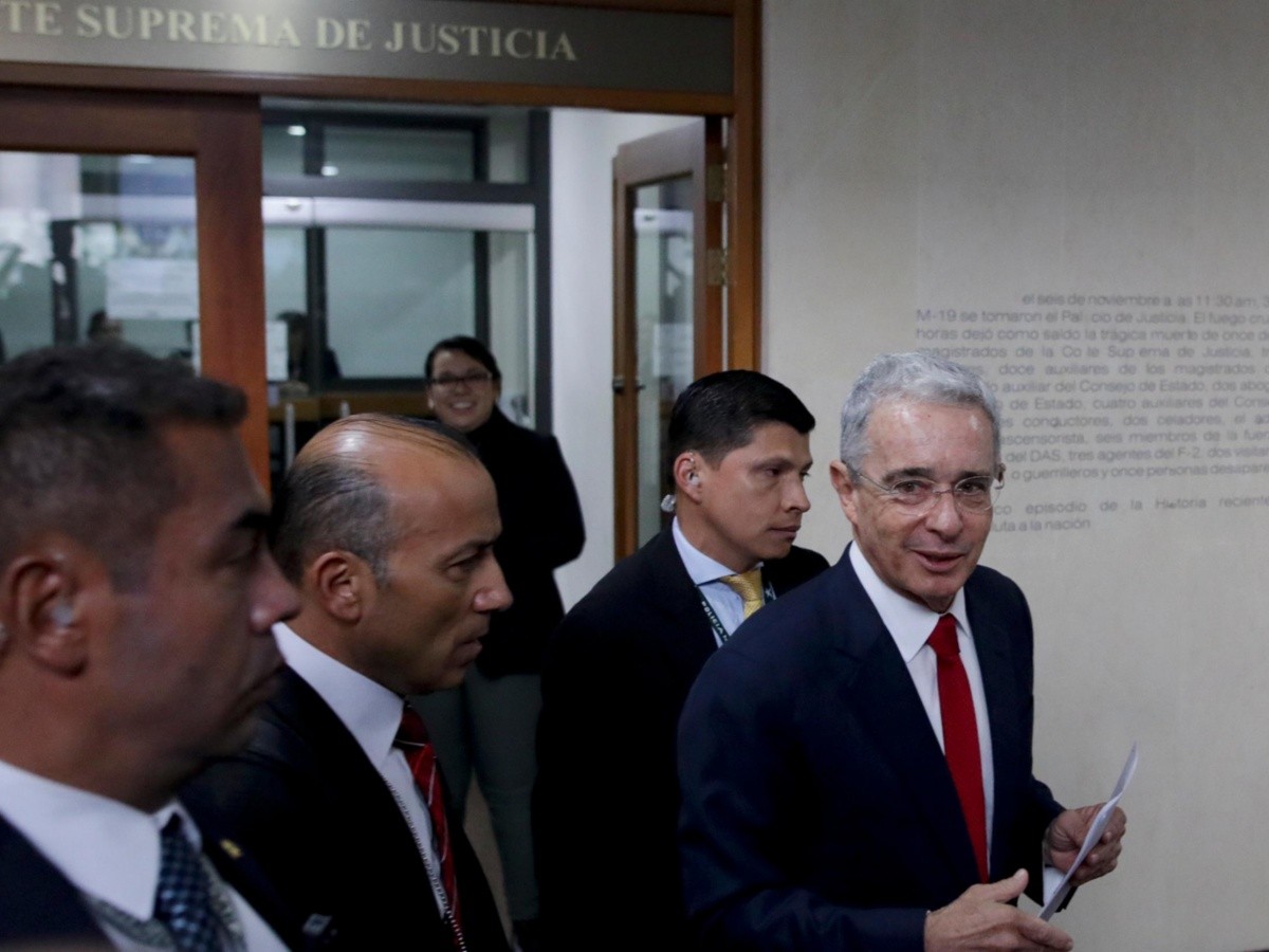  Corte Suprema colombiana interroga al expresidente Álvaro Uribe