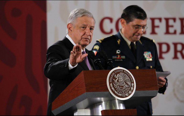 El Presidente Andrés Manuel López Obrador y Luis Cresencio Sandoval, secretario de la Defensa Nacional, durante la conferencia de prensa de este jueves. NTX/G. Granados
