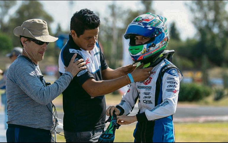 Santiago Ramos terminó en el primer lugar de la última competencia del Campeonato Nacional Fórmula Karts celebrada en León. ESPECIAL