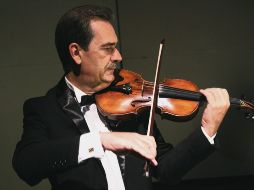 El director de la Orquesta Higinio Ruvalcaba mostrará su talento con el violín. CORTESÍA